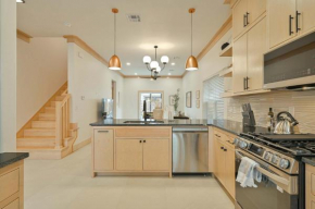 Urban Plaza Luxe 1-Family- Steps away from Plaza District